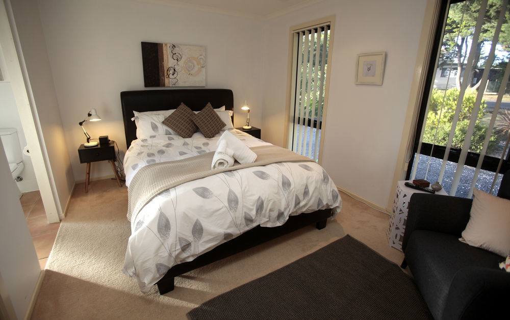 Hilltop Apartments Phillip Island (Adults Only) Cowes Exterior photo